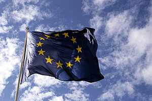 Es wird die Flagge der Europäischen Union angezeigt.