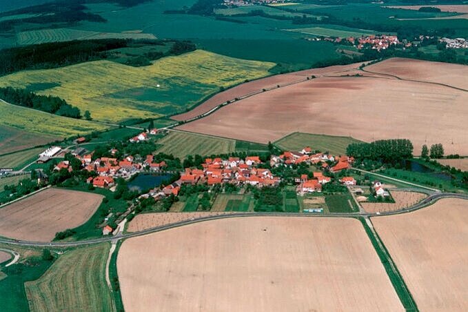 Foto: Neuordnung der Feldflur mit Flurbereinigungsverfahren Trassdorf, Ilmkreis ©TLLLR