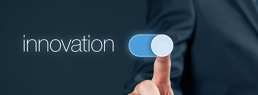 Symbolbild Innovation - Finger tippt auf Button